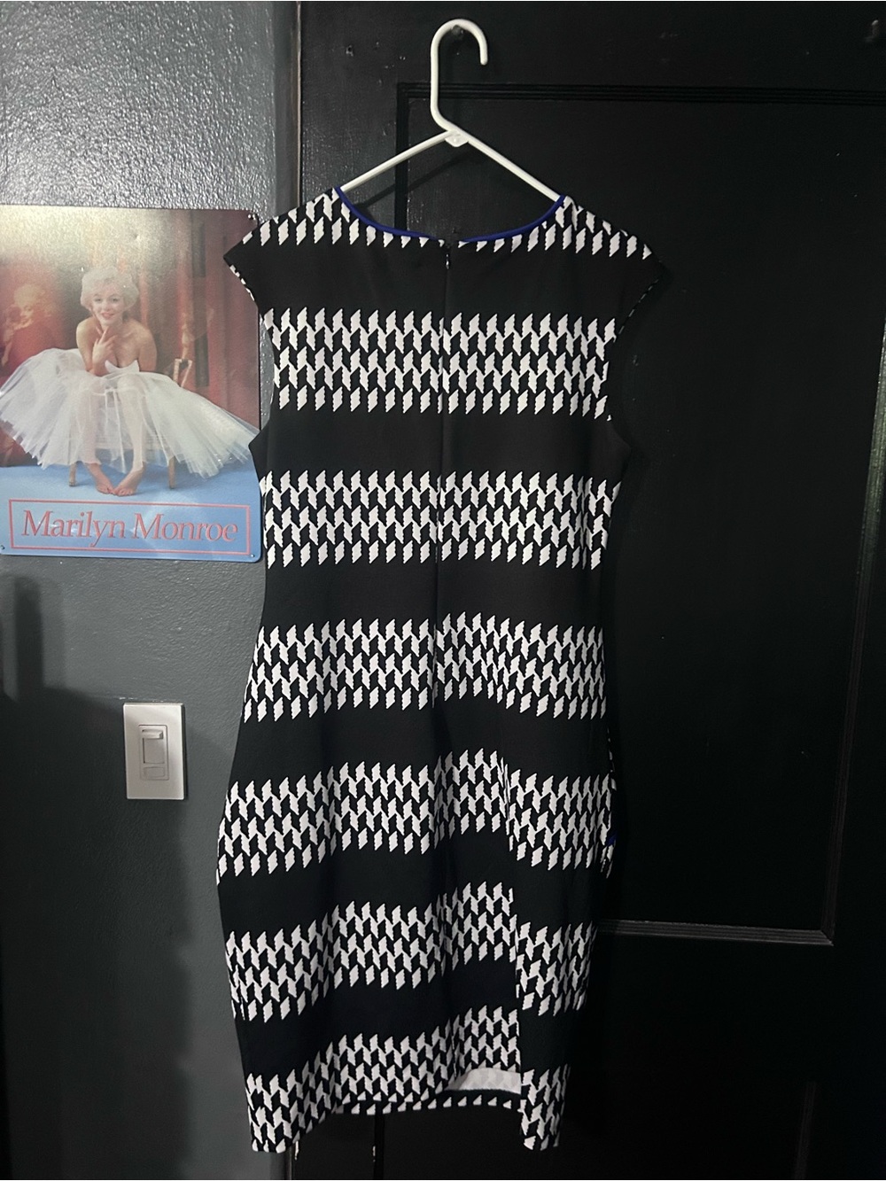 Sleeveless Black & White Geometric Midi Dress with Blue Trim - Picture 5 of 5